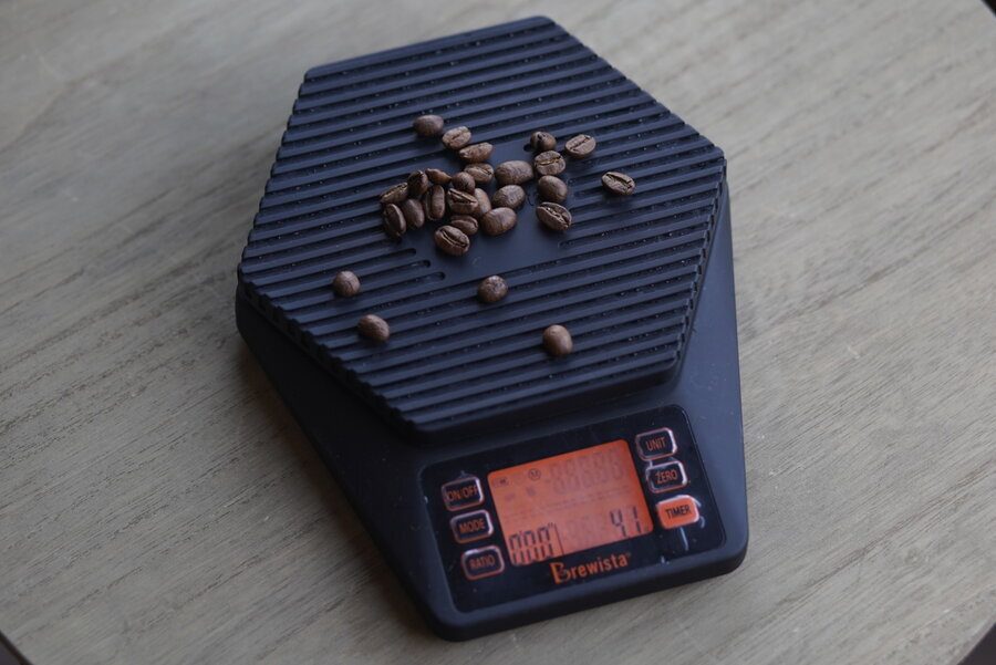 A simple, 0.1 gram accurate, compact coffee and food scale